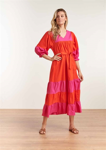 <h2>Orange rød og pink maxi kjole med sød v-hals og ærme med elastik fra Smashed Lemon</h2>