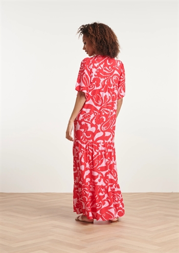 Flot, lang rød og pink kjole med grafisk print og bindebånd med kvast fra Smashed Lemon