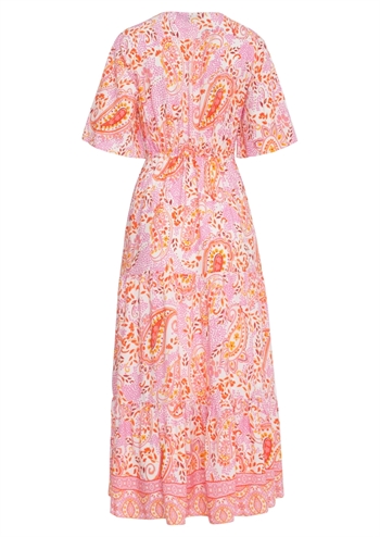 Flot lang pink kjole med paisley print, underskørt og bindebånd med kvast fra Smashed Lemon