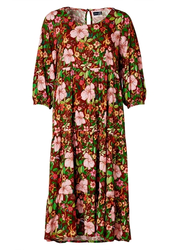 Brun kjole med sødt blomstret print, lommer og skøn pasform fra du Milde etc