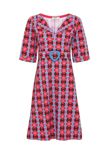 Lyserød kjole i retroprint med sød krave og detaljer fra MARGOT