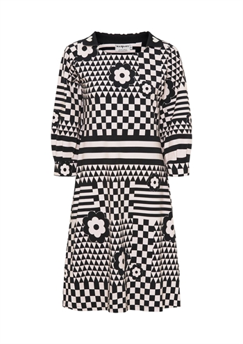 Skøn sort og hvid retro kjole med striber og tern og flotte detaljer fra MARGOT
