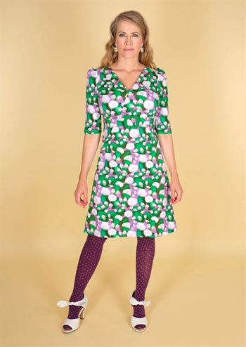 Skøn grøn og lilla retro kjole med grafisk print og flotte detaljer fra MARGOT