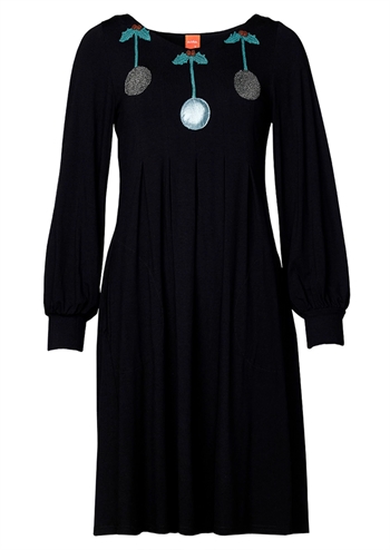 Skøn sort retro kjole med det sødeste hækleri og skøn pasform fra du Milde