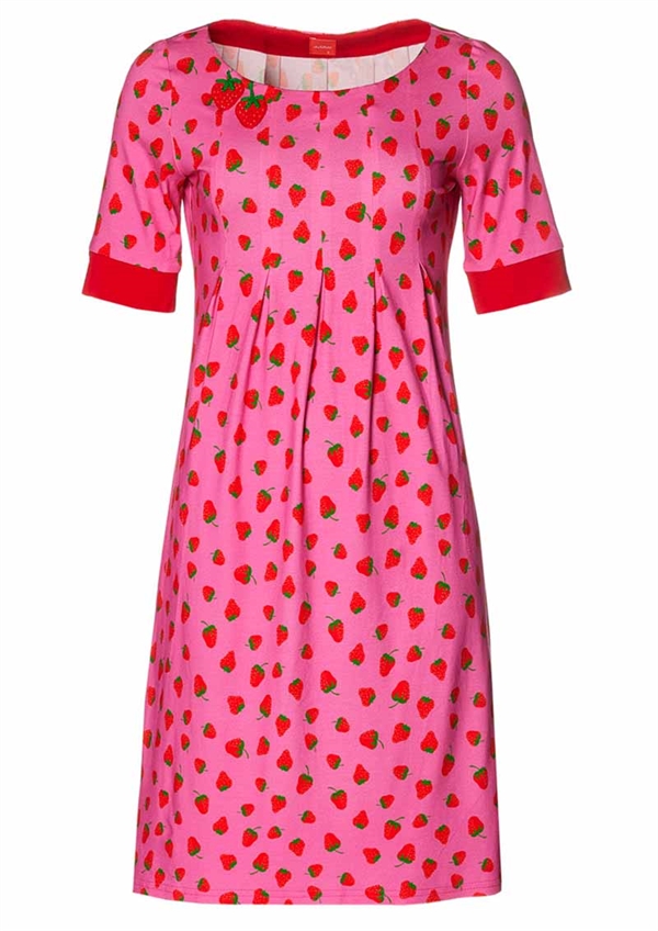 Pink kjole med jordbær print og kontrast kant ved ærmet fra du Milde