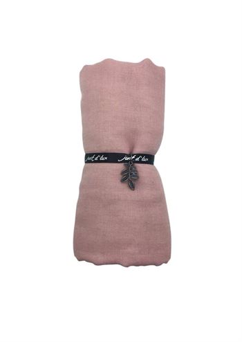Tørklæde i sart rosa fra Just D'Lux