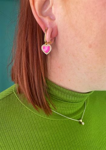 Pink hjerte-øreringe med glitrende sten fra MoreIsMore