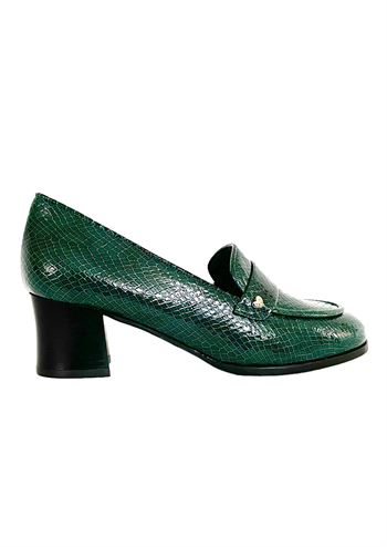 Grøn sko med pyntespænde og mellem høj hæl fra Nordic ShoePeople