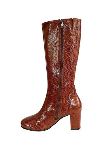 Mørkebrun lang støvle med høj hæl og croco look fra Nordic ShoePeople