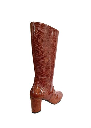 Mørkebrun lang støvle med høj hæl og croco look fra Nordic ShoePeople